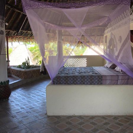Coconut Village Beach Resort เดียนีบีช ภายนอก รูปภาพ