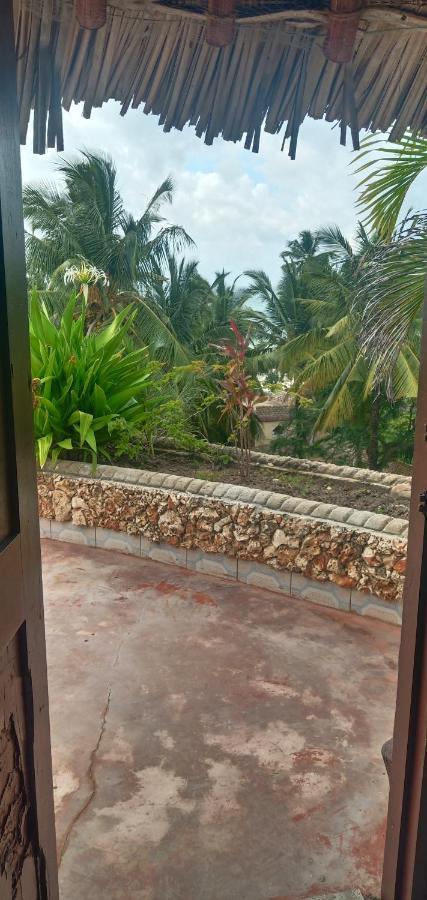 Coconut Village Beach Resort เดียนีบีช ภายนอก รูปภาพ