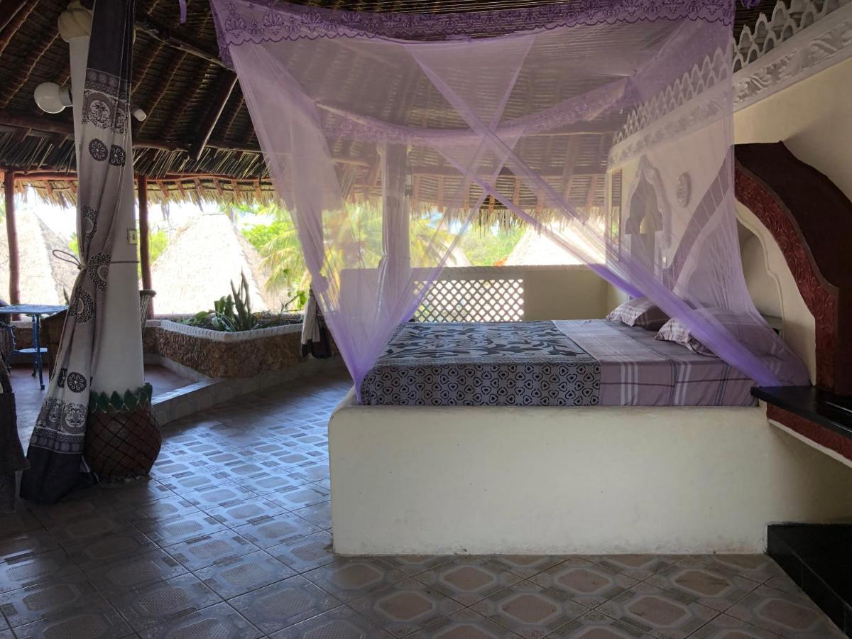 Coconut Village Beach Resort เดียนีบีช ภายนอก รูปภาพ