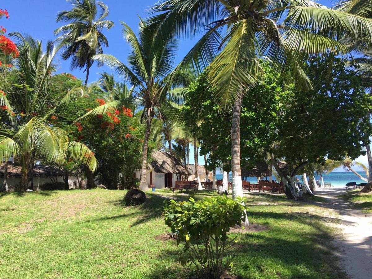 Coconut Village Beach Resort เดียนีบีช ภายนอก รูปภาพ